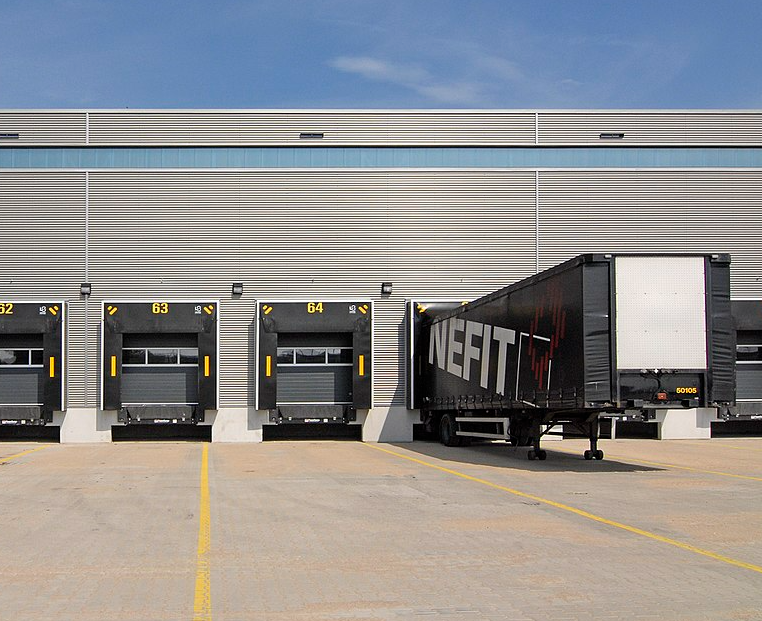 What is the difference between grade loading and dock loading